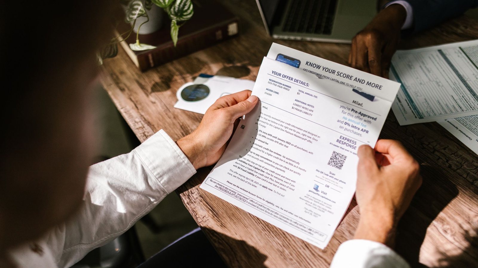 Assurance vie expliquée simplement : fonctionnement, frais et points de vigilance