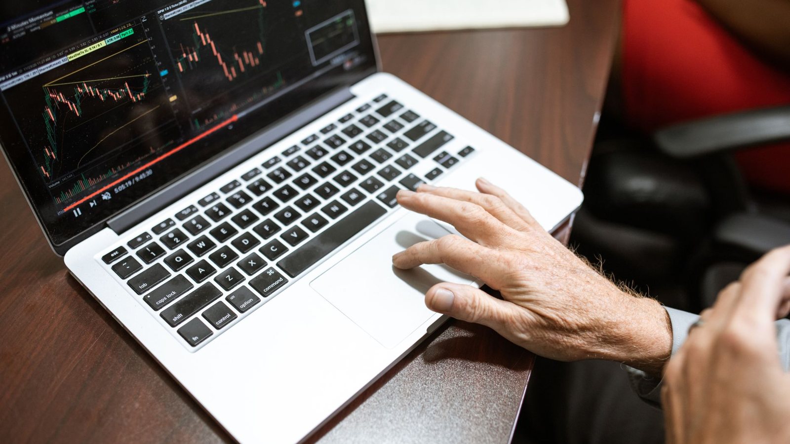 Investir en bourse avec un petit budget : étapes, limites et erreurs à éviter
